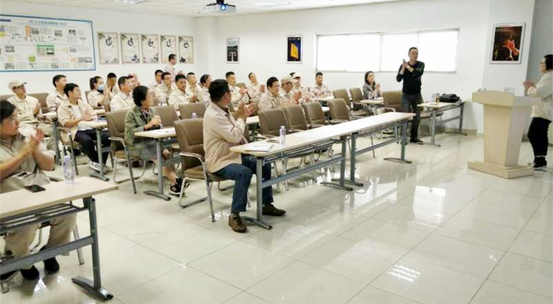 讲安全不离口,讲规章规章不离手(图3) 讲安全不离口,讲规章规章不离手(图3)