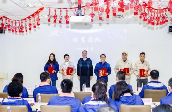 拼搏缔造战绩,协同成就未来(图16) 拼搏缔造战绩,协同成就未来(图16)