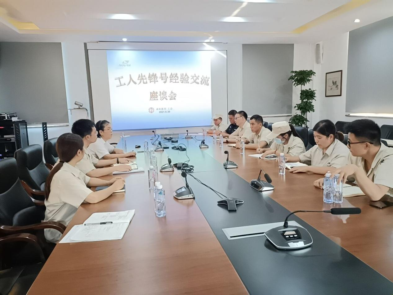 咱们工人有力量 奋斗一直在路上(图1) 咱们工人有力量 奋斗一直在路上(图1)