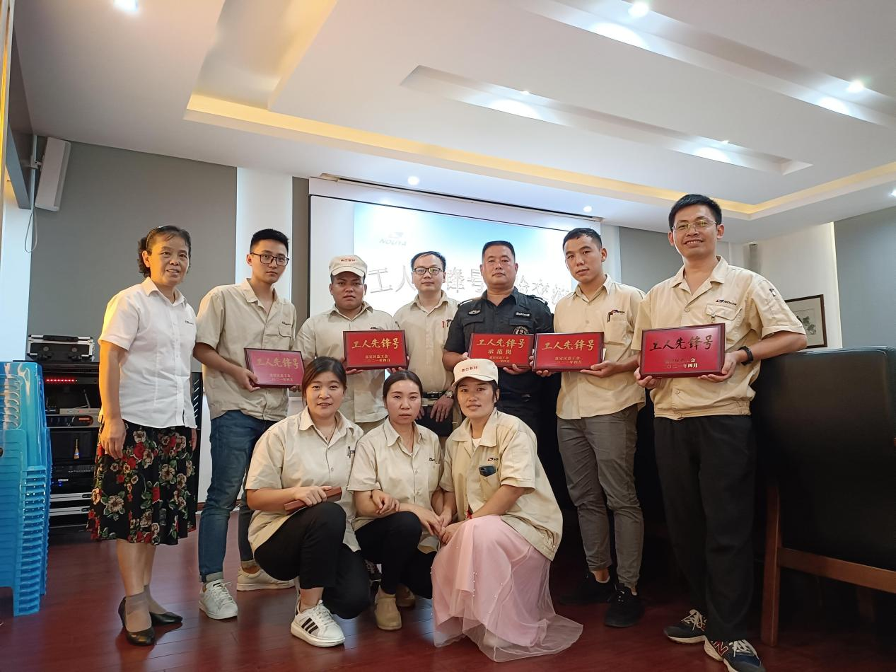 咱们工人有力量 奋斗一直在路上(图2) 咱们工人有力量 奋斗一直在路上(图2)