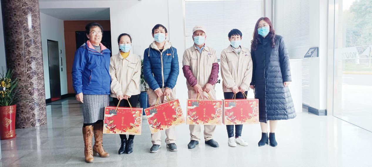 【慰问职工】“是您为我们升起一缕冬日暖阳……”(图1) 【慰问职工】“是您为我们升起一缕冬日暖阳……”(图1)