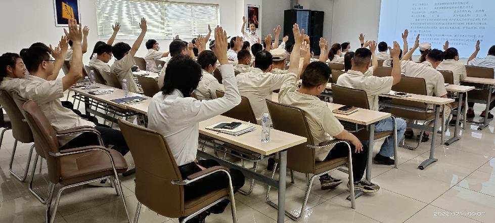 【职代会】公司召开四届十三次职工代表大会(图2) 【职代会】公司召开四届十三次职工代表大会(图2)